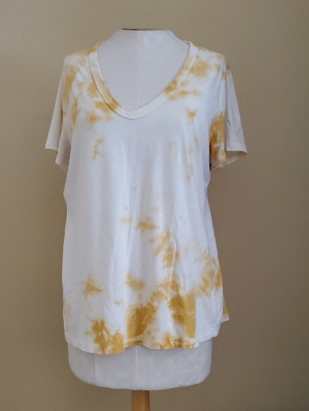 Universal Thread White V-Neck Tie-Dye Tee with Yellow Accents